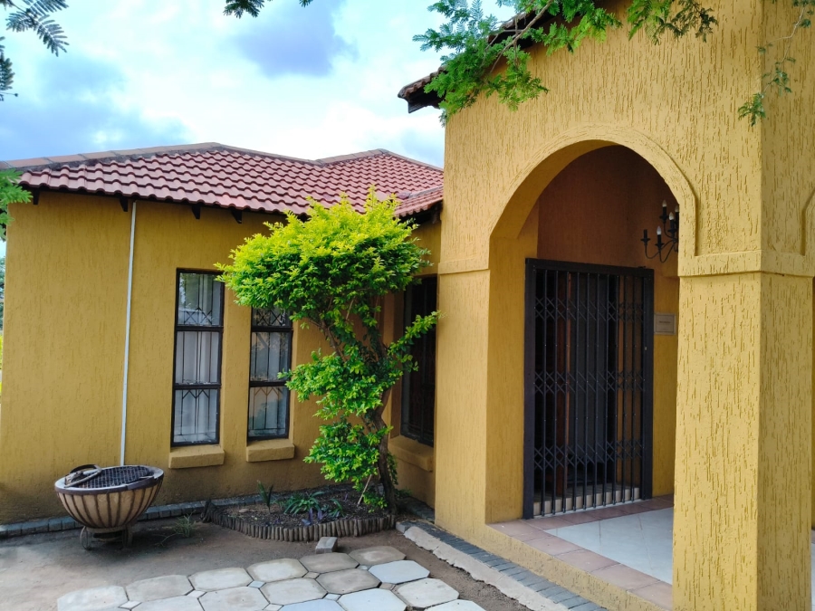 8 Bedroom Property for Sale in Monakato North West